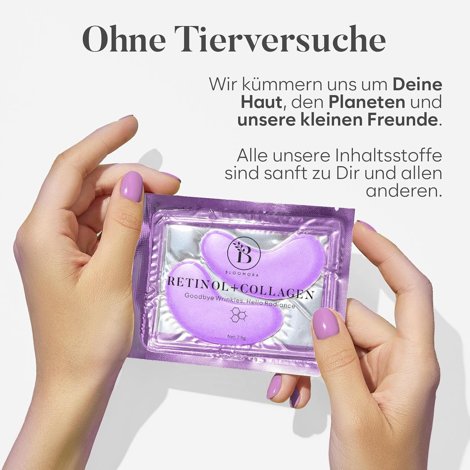 Zwei Hände halten eine Retinol+Collagen-Einzelpackung aus dem Augenpads Mix, ohne Tierversuche