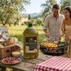 Paar grillt gemeinsam im Freien mit Muvax Oliventresteröl auf dem Picknicktisch, Olivenhain im Hintergrund